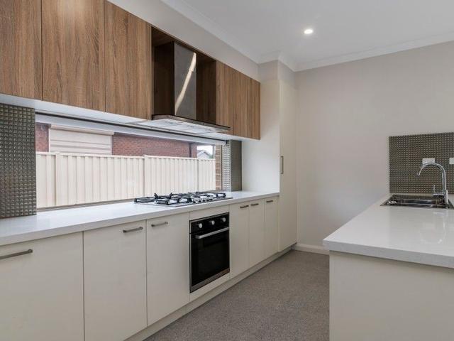 2/12 Kitchener Road, VIC 3044