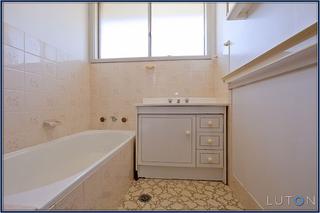 Bathroom (2011-10-20)