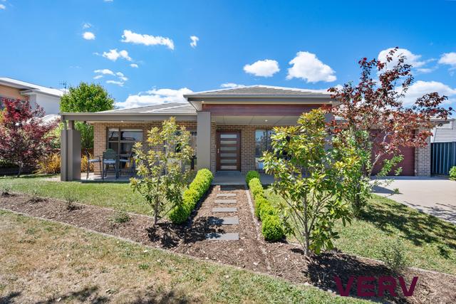 4 McGowan Crescent, NSW 2620