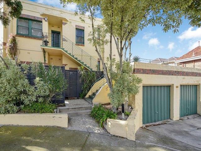 2/5 Palm Court, VIC 3183