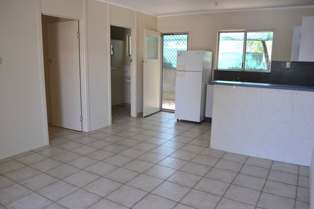 2/200 Camooweal Street, QLD 4825