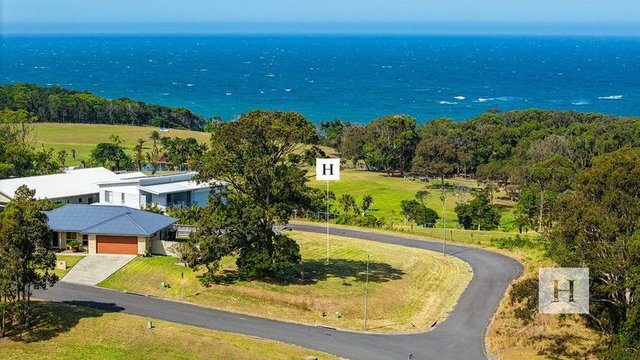 2 Waitpinga Court, NSW 2430