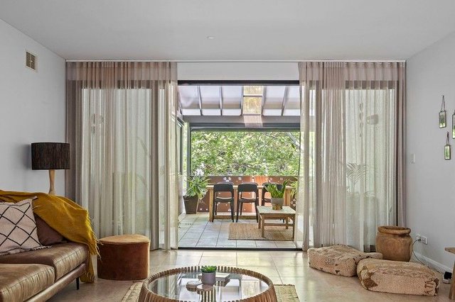 4/4 Centro Avenue, WA 6008