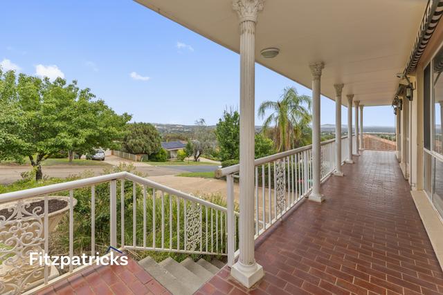 5 McCoullough Drive, NSW 2650