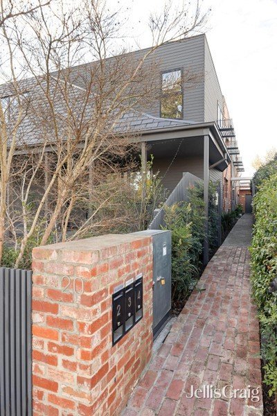2/20 Woolton Avenue, VIC 3071
