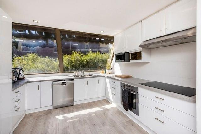 2/12 Mill Point Road, WA 6151