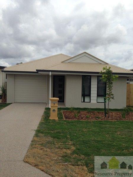 7 Penrose Circuit, QLD 4717