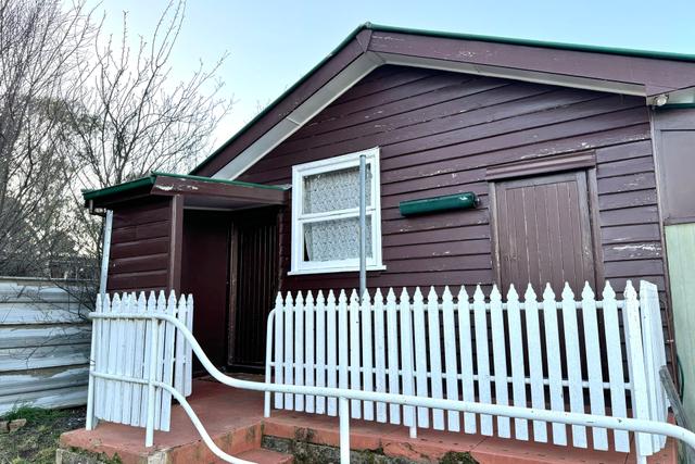 2/4 Roberson Street, NSW 2628