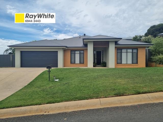 9 Lawson Drive, NSW 2722