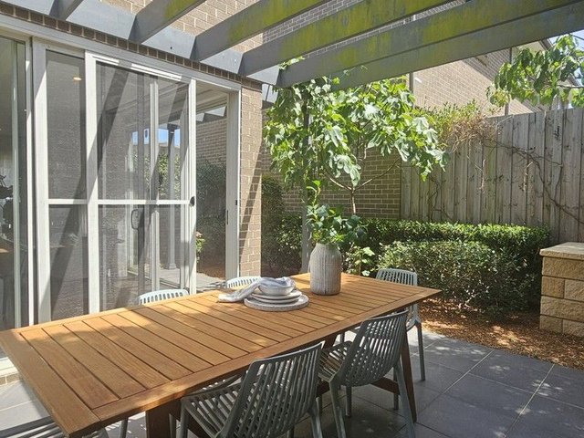 27 Stone Mason Drive, NSW 2153