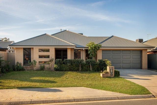 14 Harvard Place, NSW 2640