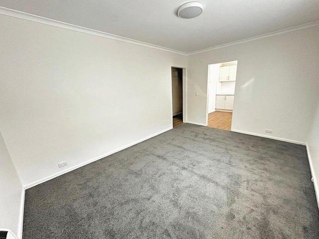 2/17 Normanby Avenue, VIC 3071