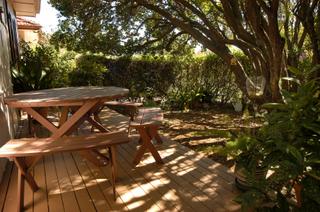 Outdoor Sitting (2005-04-01)