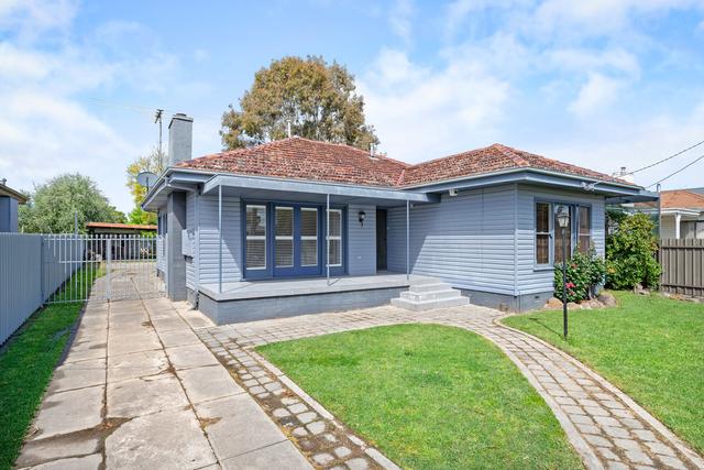 15 Woodland Street, VIC 3690