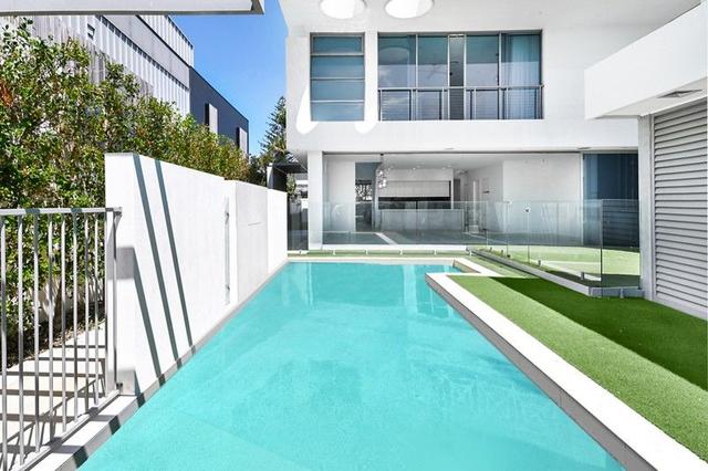 20 Seabeach Avenue, QLD 4218