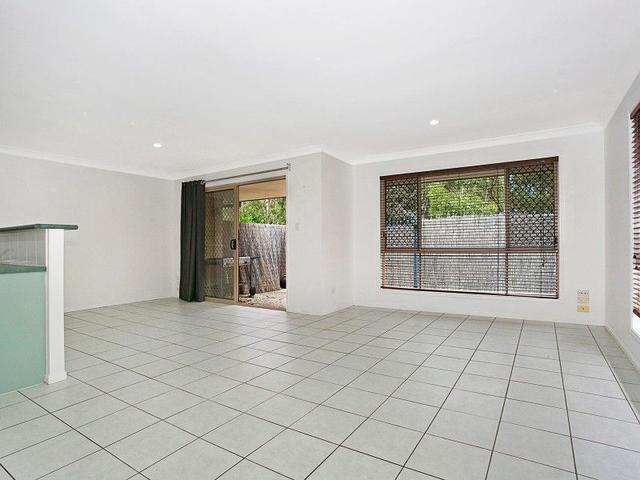 2/11 Gemma Glade, QLD 4215