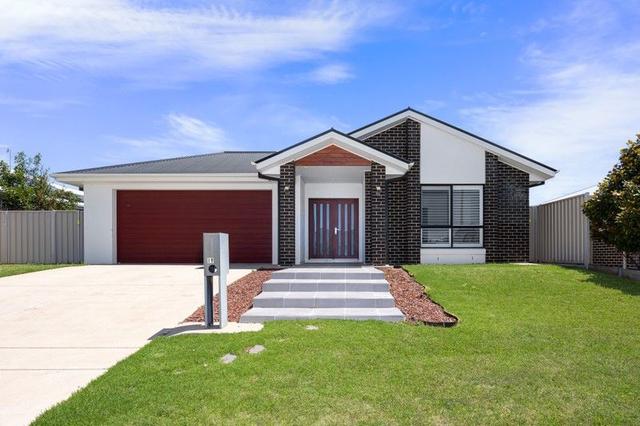 19 Morris  Crescent, NSW 2650