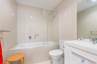 Main Bathroom (2017-11-01)