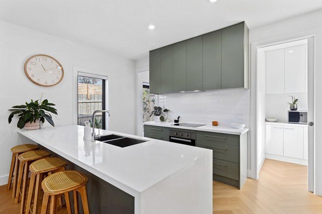 2/27 Pembroke Drive, VIC 3912