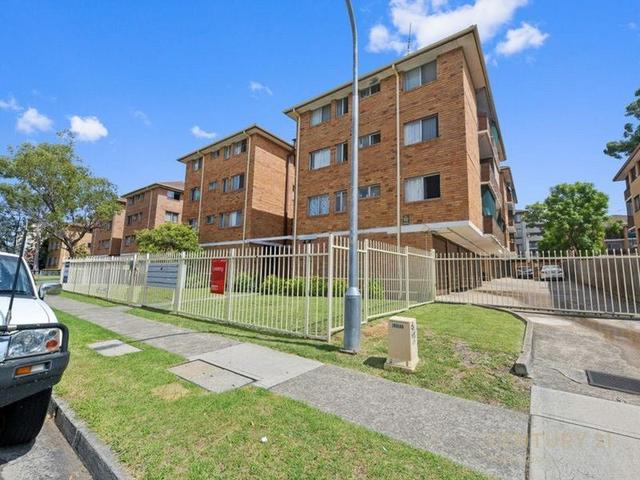 2/11 Forbes Street, NSW 2170