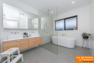 Bathroom (2017-11-08)