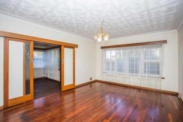 17 Morley Drive East, WA 6062
