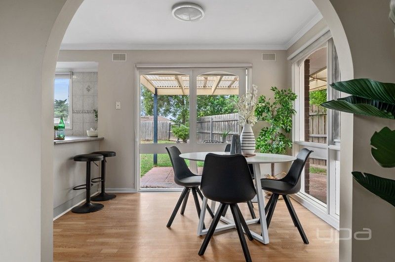 https://images.allhomes.com.au/property/photo/7ae0e5617bf4685bbe60f3980a44a439_hd.jpg