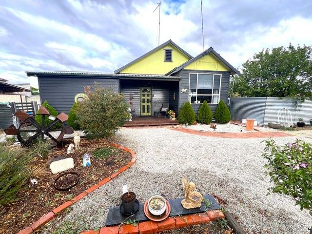 106 Mackenzie Street, NSW 2710