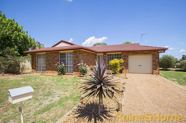 16 John Glenn Place, NSW 2830