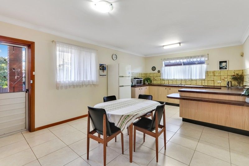 https://images.allhomes.com.au/property/photo/7b908ba87fe6a89f60e9d28f75ba26ff_hd.jpg