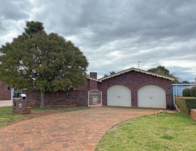 13 Balmoral Place, NSW 2830
