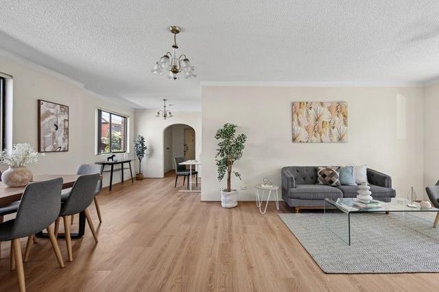 4/6 Orpington Street, NSW 2131