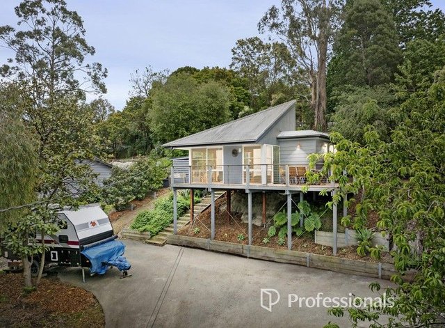 42 Railway Road, VIC 3796