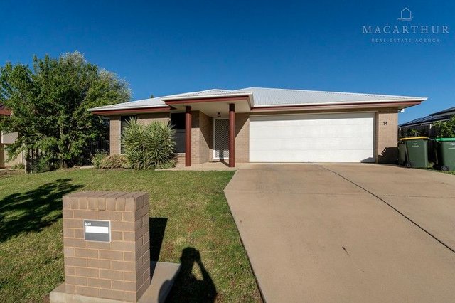 14 Flack Crescent, NSW 2650