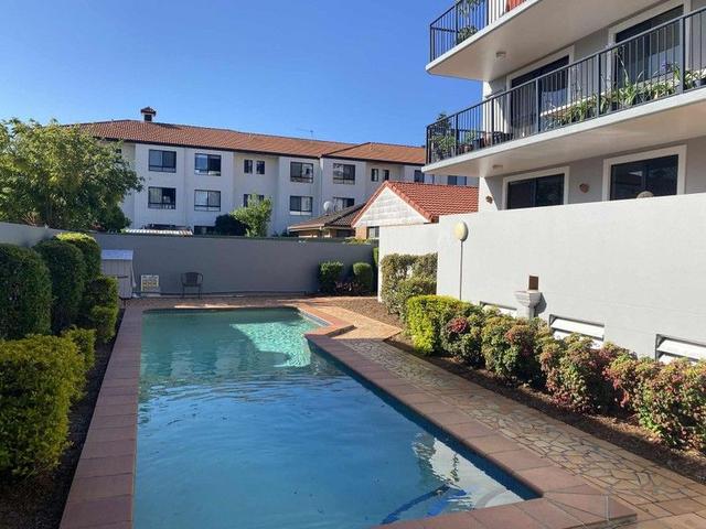 2/28 Little Norman St, QLD 4215
