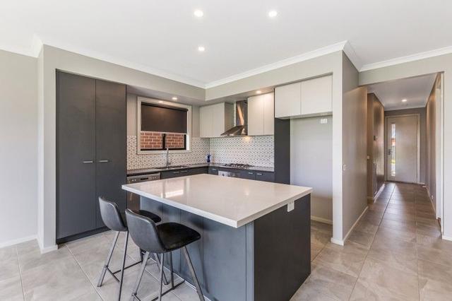 31 Bradfield Lp, VIC 3551