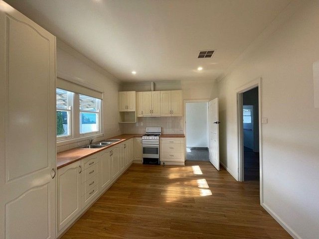 328 Kooba St, NSW 2640