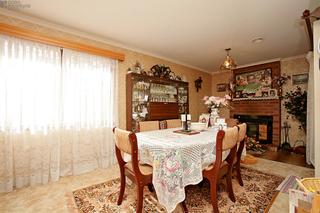 Dining/family room