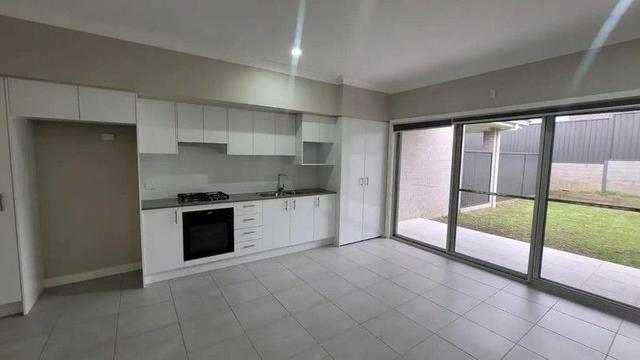 B/31 Gracilis St, NSW 2570