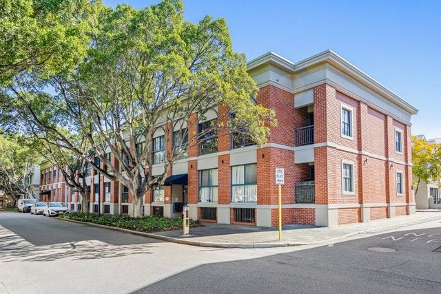 3/20 Saunders Street, WA 6004