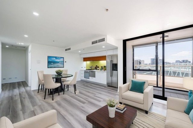 2013/100 Harbour Esplanade, VIC 3008