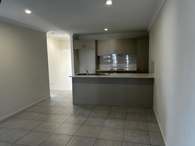 1/11 Ronald Ct, QLD 4301