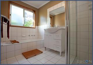Main bathroom (2011-05-16)