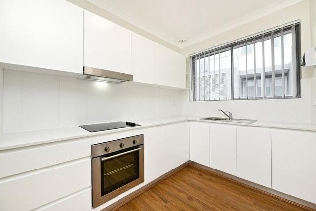 2/1 Fernhill  Street, NSW 2193