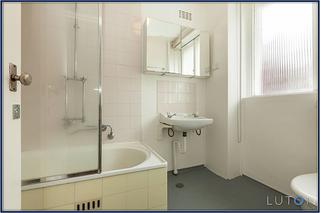 Bathroom (2013-02-13)