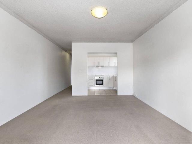 2/96 Macauley Street, NSW 2040