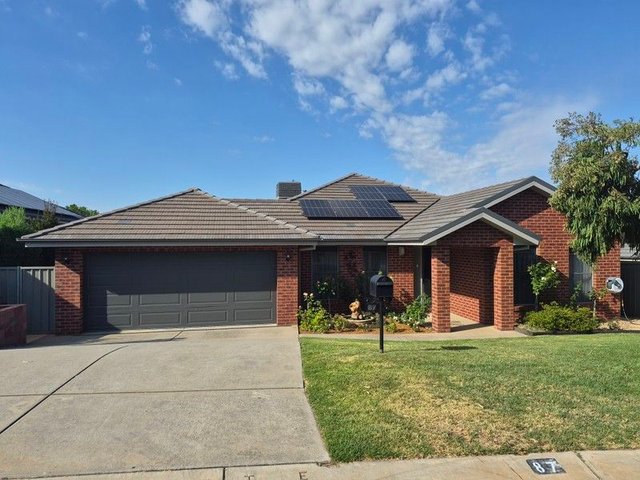 87 Honeyeater Circuit, NSW 2640