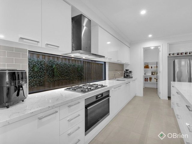 34 Amarillo Drive, VIC 3977