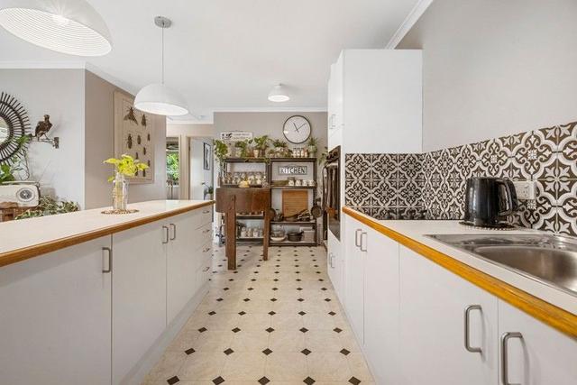 2/64 Hanlon Street, QLD 4128