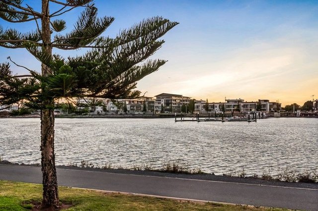 18 Knapman Crescent, SA 5015